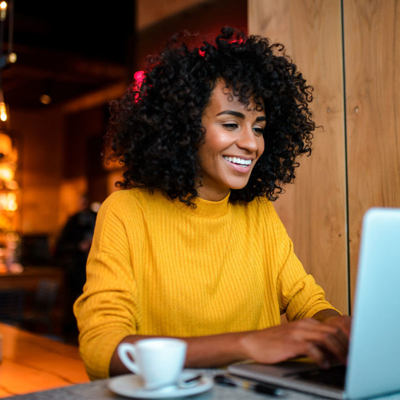 SeeingIsBelieving-Panel Woman, using IMM eSign on a computer